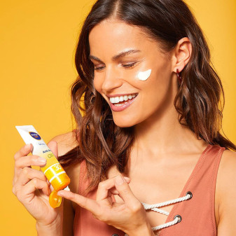 Nivea Sun UV Viso Anti-Età Q10 SPF 30 Crema Solare Idratante a