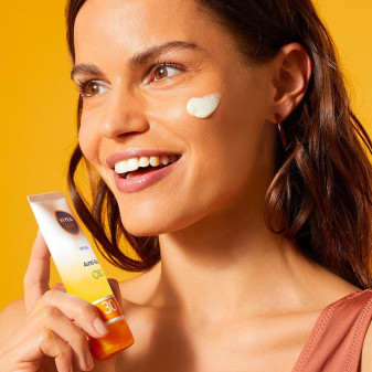 Nivea Sun UV Viso Anti-Età Q10 SPF 30 Crema Solare Idratante a
