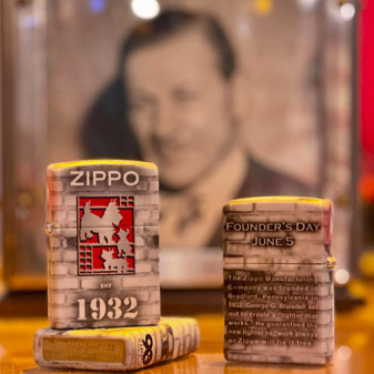 Accendino Zippo Premium mod. 48163 Founder's Day Design Ricaricabile